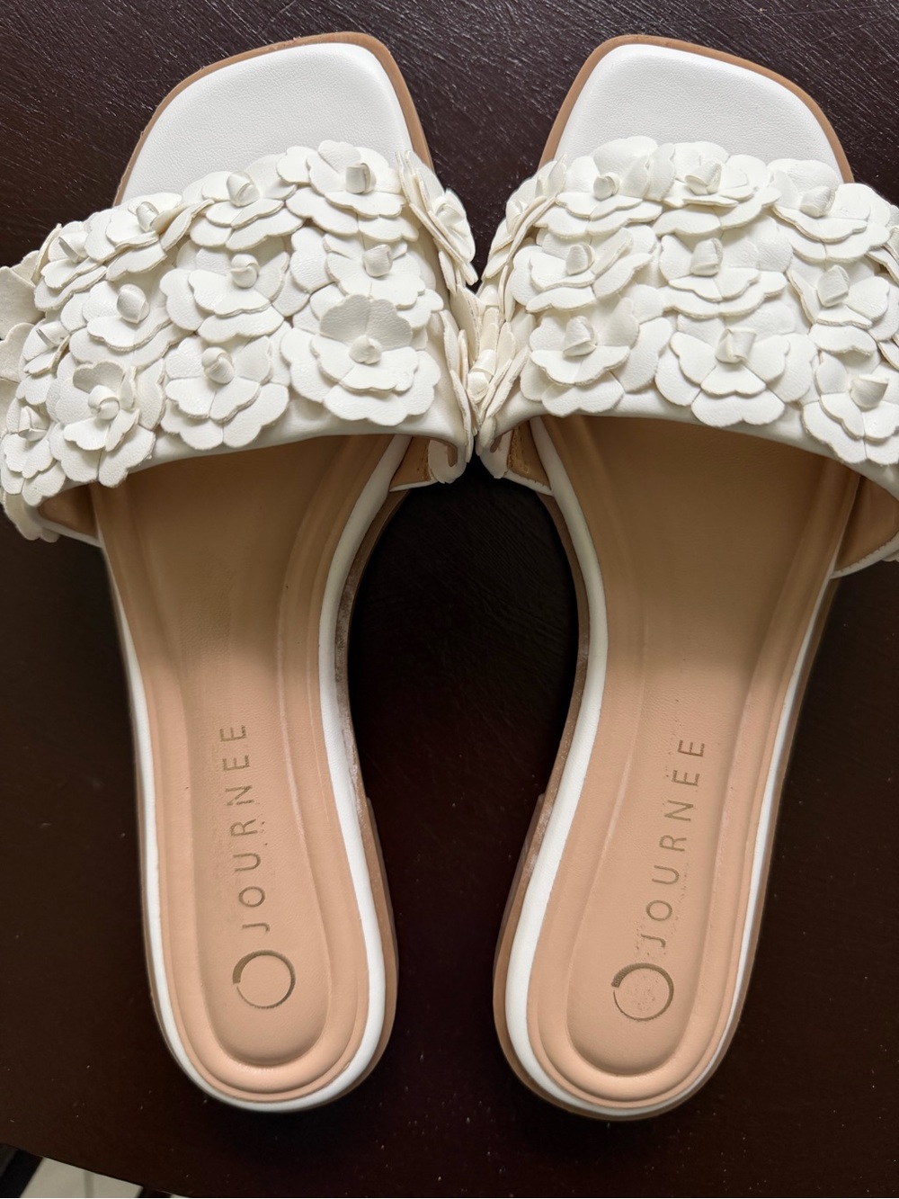 Journee Collection White Floral Applique Slide Sandals